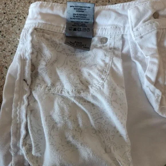 Vintage White Lace Print Distressed Aiko Low Rise Denim Shorts - Size 28 - Picture 9 of 9